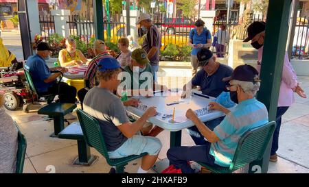 Il famoso Domino Park a Little Havana Calle Ocho è un sito patrimonio della Florida - MIAMI, STATI UNITI - 20 FEBBRAIO 2022 Foto Stock