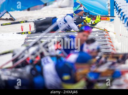 Zhangjiakou, Cina. 11th Mar 2022. Paralimpiadi, Para Nordic Ski, biathlon, 12,5 km, seduta, Uomini, Martin Fleig (classificazione Paralimpica, LW 11,5 seduta) della Germania al poligono di tiro durante la gara di oltre 12,5 chilometri. Fleig sta terminando la sua carriera di para-biatleta e sciatore di fondo. Il portacolori tedesco alla cerimonia di apertura ha fatto l'annuncio dopo la sua ultima gara individuale alla sua terza Paralimpiadi in totale. Credit: Jens Büttner/dpa-Zentralbild/dpa/Alamy Live News Foto Stock