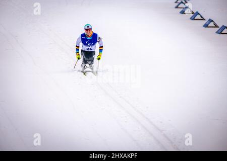 Zhangjiakou, Cina. 11th Mar 2022. Paralimpiadi, Para Nordic Ski, biathlon, 12,5 km, seduta, Uomini, Martin Fleig (classifica Paralimpica, LW 11,5 seduta) della Germania finisce dopo la gara di oltre 12,5 chilometri. Fleig termina la sua carriera come para-biatleta e sciatore di fondo. Il portacolori tedesco alla cerimonia di apertura ha fatto l'annuncio dopo la sua ultima gara individuale alla sua terza Paralimpiadi generale. Credit: Jens Büttner/dpa-Zentralbild/dpa/Alamy Live News Foto Stock