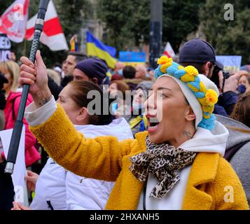 Barcellona, ​​Spain; 6th marzo 2022: Manifestazioni contro la guerra in Ucraina. Foto Stock