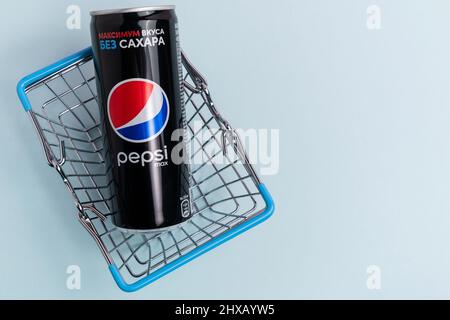 Tyumen, Russia-15 ottobre 2021: Pepsi senza logo zucchero. Spazio di copia Foto Stock