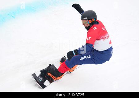 Zhangjiakou Cina. 11th Mar 2022. Takahito Ichikawa (JPN), 11 marzo 2022 - Snowboard : Slalom SB-LL2 2nd - Men's Banked Run at Zhangjiakou Genting Snow Park durante i Giochi Paralimpici invernali di Pechino 2022 a Zhangjiakou Cina. Credit: MA SPORTS/AFLO/Alamy Live News Foto Stock