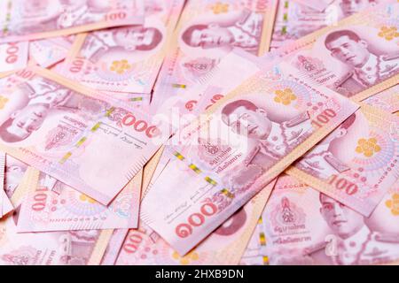 Banconote della Thailandia 100 Baht (nuovo disegno pubblicato nel 2018) Foto Stock