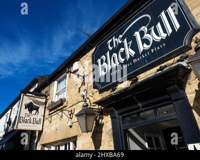 La casa pubblica Black Bull nel Market Place a Wetherby West Yorkshire Inghilterra Foto Stock