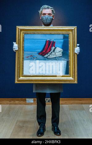 Londra, Regno Unito. 11th Mar 2022. SIR William Nicholson (1872-1949), Miss Simpson's Boots, dipinto nel luglio 1919, stima: GBP 300.000 - GBP 500.000 - Highlights from Modern British and Irish Art Evening sale Christies London. La vendita avrà luogo il 22 marzo. Credit: Guy Bell/Alamy Live News Foto Stock