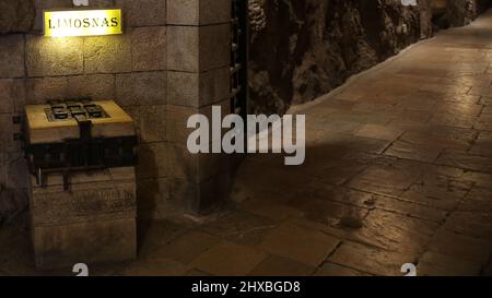 Si tratta della Santa Cueva o Cuevona, Santuario de Covadonga, Asturias, Spagna Foto Stock