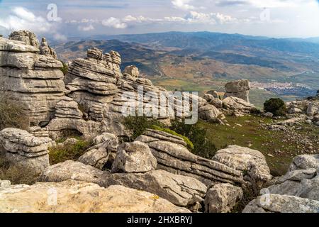 Die außergewöhnlichen Karstformationen im Naturschutzgebiet El Torcal bei Antequera, Andalusia, Spanien | suggestivo paesaggio carsico del El Tor Foto Stock