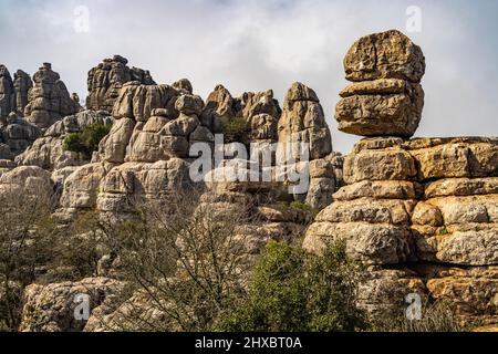 Die außergewöhnlichen Karstformationen im Naturschutzgebiet El Torcal bei Antequera, Andalusia, Spanien | suggestivo paesaggio carsico del El Tor Foto Stock