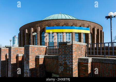 I colori nazionali dell'Ucraina al Tonhalle Dusseldorf Foto Stock