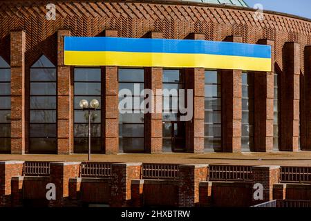 I colori nazionali dell'Ucraina al Tonhalle Dusseldorf Foto Stock