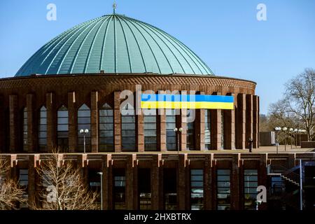I colori nazionali dell'Ucraina al Tonhalle Dusseldorf Foto Stock