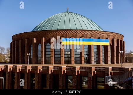 I colori nazionali dell'Ucraina al Tonhalle Dusseldorf Foto Stock