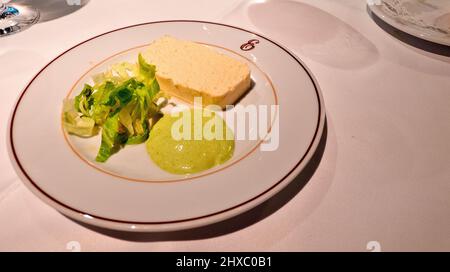 Pesce scorporato Cake cucina spagnola al ristorante Foto Stock