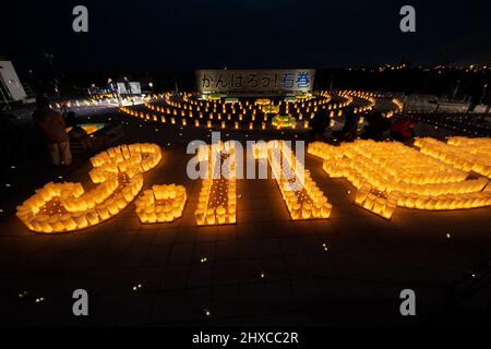 Ishinomaki, Giappone. 11th Mar 2022. Lanterne di carta per pregare per le vittime del terremoto e dello tsunami sono viste esposte al parco commemorativo di recupero dello tsunami di Ishinomaki Minamihama, Ishinomaki, prefettura di Miyagi, Giappone venerdì 11 marzo, 2022. Foto di Keizo Mori/UPI Credit: UPI/Alamy Live News Foto Stock