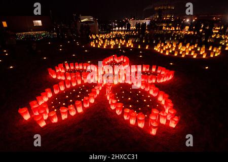 Ishinomaki, Giappone. 11th Mar 2022. Lanterne di carta per pregare per le vittime del terremoto e dello tsunami sono viste esposte al parco commemorativo di recupero dello tsunami di Ishinomaki Minamihama, Ishinomaki, prefettura di Miyagi, Giappone venerdì 11 marzo, 2022. Foto di Keizo Mori/UPI Credit: UPI/Alamy Live News Foto Stock