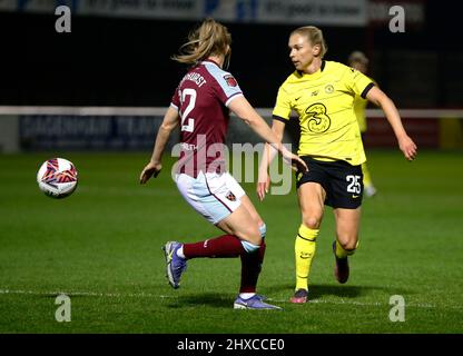 DAGENHAM, INGHILTERRA - MARZO 10: Chelsea Women Jonna Andersson durante Barclays fa Women's Super League match tra West Ham United Women e Chelsea Foto Stock
