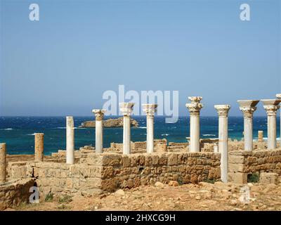 Apollonia in Cirenaica fu fondata dai coloni greci e divenne un importante centro commerciale nel Mediterraneo meridionale situato in Libia Foto Stock