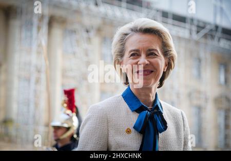 Versailles, Francia. 11th Mar 2022. Ursula von der Leyen, presidente della Commissione europea. Credit: Kay Nietfeld/dpa/Alamy Live News Foto Stock