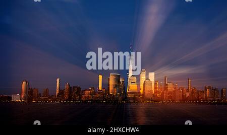 Skyline di Manhattan inferiore al tramonto. Foto Stock