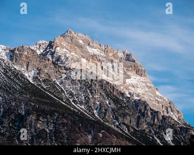 Punta Sorapiss montagna picco nelle Dolomiti vicino Cortina d'Ampezzo, in inverno Foto Stock