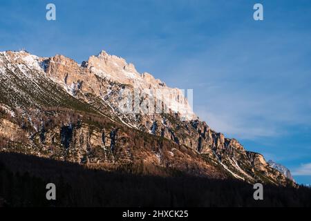 Punta Sorapiss montagna picco nelle Dolomiti vicino Cortina d'Ampezzo, in inverno Foto Stock