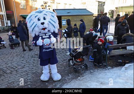 Evento di hockey con partite sulla pista di pattinaggio a Stora Torget, Linköping, Svezia. Foto Stock