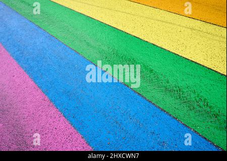 Strada, dipinto a colori, colori arcobaleno, città, Reykjavik, HöfuÃ°borgarsvæÃ°iÃ°, sud-ovest, Islanda Foto Stock