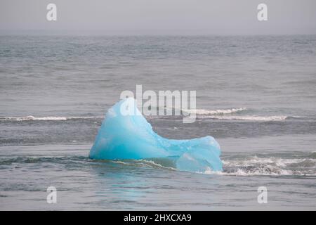 Meer, Wellen, EIS, Schollen, Blau, Nebel, Sommer, Jökulsarlon, Austurland, Isola Foto Stock