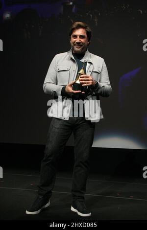 Santa Barbara, Stati Uniti. 10th Mar 2022. Javier Bardem è sul palco durante la cerimonia del Maltin Modern Master Award in onore di Javier Bardem e Nicole Kidman durante il Festival Internazionale del Film di Santa Barbara del 2022 al Teatro Arlington il 10 marzo 2022 a Santa Barbara, California. Foto: Crash/imageSPACE Credit: Imagespace/Alamy Live News Foto Stock