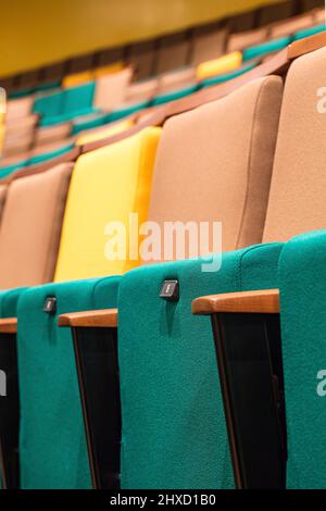 Posti a sedere nell'auditorium. Stockton Globe, Stockton-on-Tees, Regno Unito. Architetto: Space Group Architects, 2020. Foto Stock