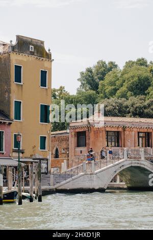 Veduta di Fondamenta Simon piccolo e Giardini Papadopoli nel quartiere di Santa Croce a Venezia. Foto Stock