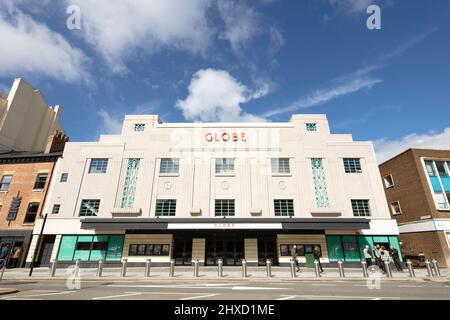 Ampia vista esterna dell'elevazione frontale. Stockton Globe, Stockton-on-Tees, Regno Unito. Architetto: Space Group Architects, 2020. Foto Stock