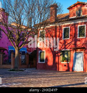 Sulla strada di Burano nella laguna di Venezia Foto Stock