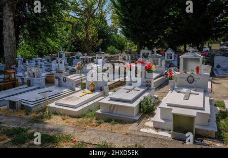 Cimitero, villaggio di montagna, Theologos, Thassos, Grecia Foto Stock