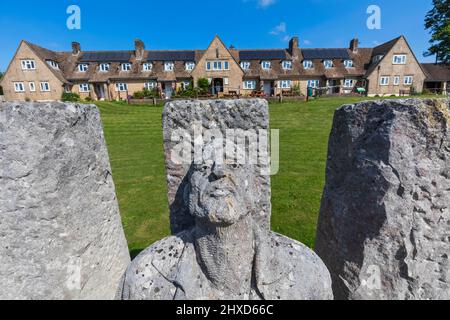 Inghilterra, Dorset, Dorchester, Tolpudle, Statua di pietra di George Loveless di fronte al museo dei Martiri Tolpudle Foto Stock