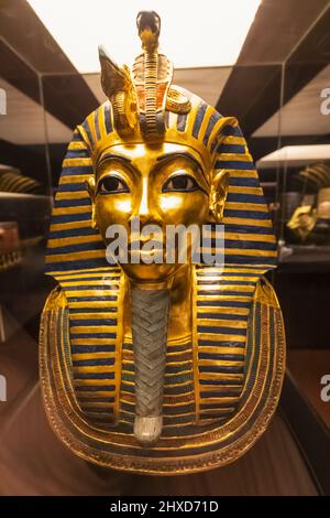 Inghilterra, Dorset, Dorchester, Tutankhamun Exhibition, Exhibit of Replica della maschera d'oro di Tutankhamun Foto Stock