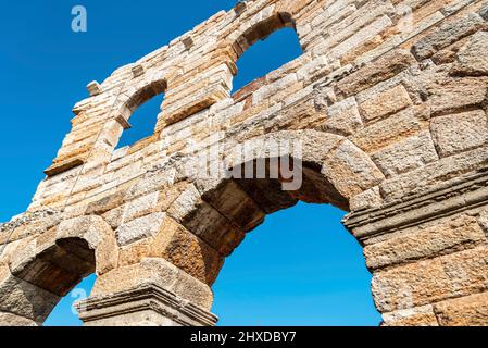 Facciata panoramica dell'antica Arena romana di Verona Foto Stock