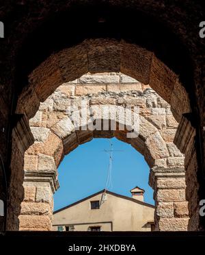 Facciata panoramica dell'antica Arena romana di Verona Foto Stock