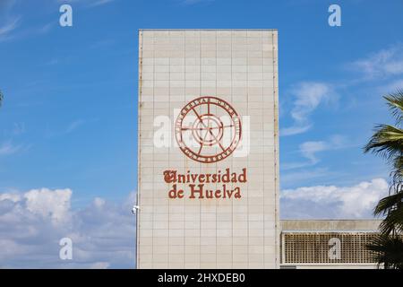 Huelva, Spagna - 10 marzo 2022: Edificio principale dell'Università di Huelva, Andalusia, Spagna Foto Stock