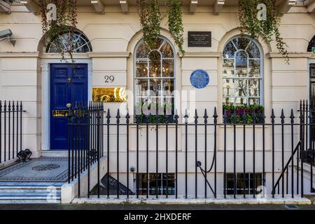 29 Fitzroy Square Fitzrovia London - Targhe per George Bernard Shaw & Virginia Woolf - ha vissuto a 29 Fitzroy Square nel centro di Londra in vari momenti. Foto Stock