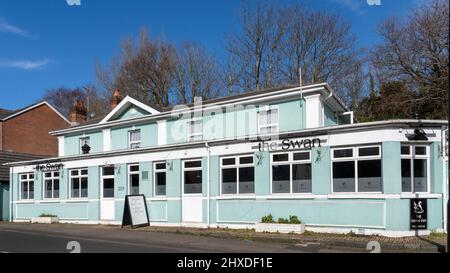 The Swan Inn - Freehold Public house - Portsmouth Road, Woolston, Southampton, Hampshire, Inghilterra, REGNO UNITO Foto Stock