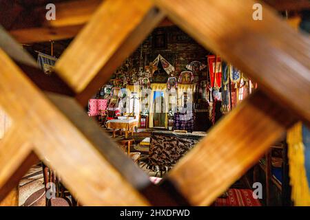 La vecchia cappella di legno di Viscau in Romania Foto Stock