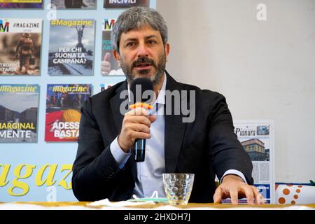 Napoli, Italia. 11th Mar 2022. Roberto Fico presidente della Camera dei deputati, durante un incontro con i cittadini della città di Pianura (NA) alla 'Casa della Cultura'. Napoli, Italia, 11 marzo 2022. (Foto di Vincenzo Izzo/Sipa USA) Credit: Sipa USA/Alamy Live News Foto Stock