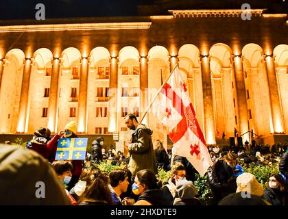 Tbilisi, Georgia - 1st marzo, 2022: : il popolo georgiano si schiera per il popolo ucraino contro l'attacco e l'invasione delle truppe russe sull'Ucraina Foto Stock