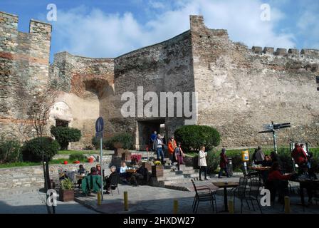 Il Heptapyrgion (aka Yedi Kule, un ottomano-ser fortezza) e parte delle mura medievali della città di Salonicco, Grecia. Foto Stock