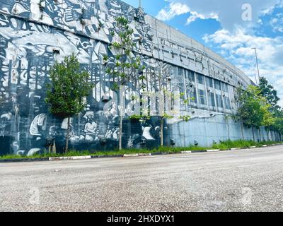 Muro con graffiti dal logo del club calcistico Corinthians, accanto allo stadio. San Paolo, Brasile, febbraio 19 2022. Foto Stock