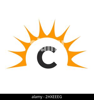 Logo Sun sulla lettera C. Sun Icon Vector Design con modello lettera C. Illustrazione Vettoriale