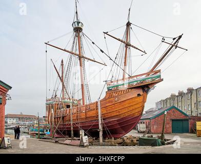 La replica di Matthew della nave navigò a Terranova da John Cabot nel 1497 in bacino asciutto per le riparazioni a Underfall Yard Bristol UK Foto Stock