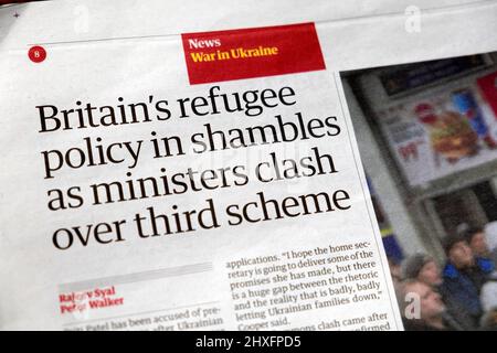 "La politica dei rifugiati della Gran Bretagna in scioccheri mentre i ministri si scontrano con il terzo programma", giornale Guardian, che ha pubblicato il titolo rifugiati il 8 marzo 2022, Londra UK Foto Stock