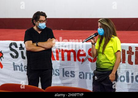 Proiezione del documentario "Un paese che si mantiene saggio" seguita da un dibattito con il regista David Dufresne al cinema Diagonal. Dibattito girato da la Mule du Pape e registrato da radio Gi.ne. Montpellier, Occitanie, Francia Foto Stock